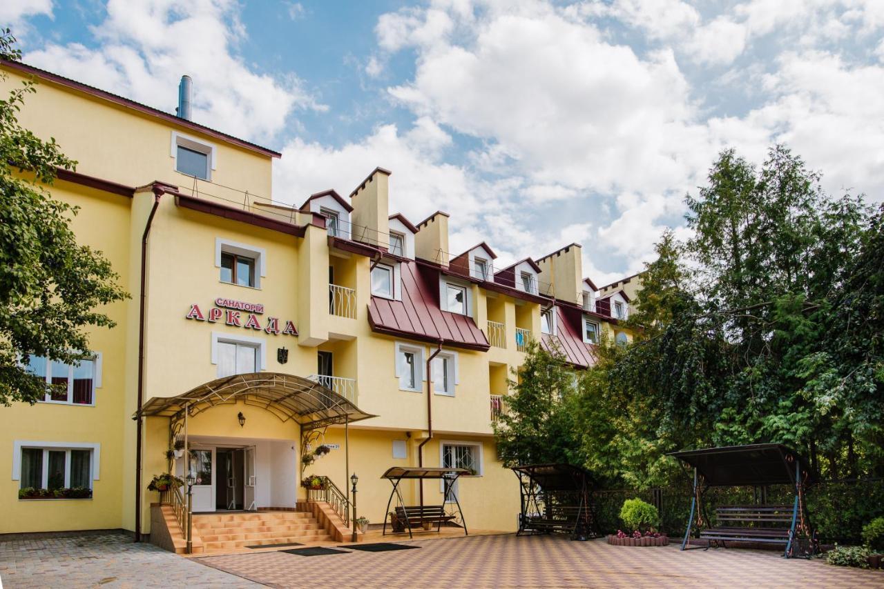 ARKADA Sanatorium Hotel Truskavec' Esterno foto