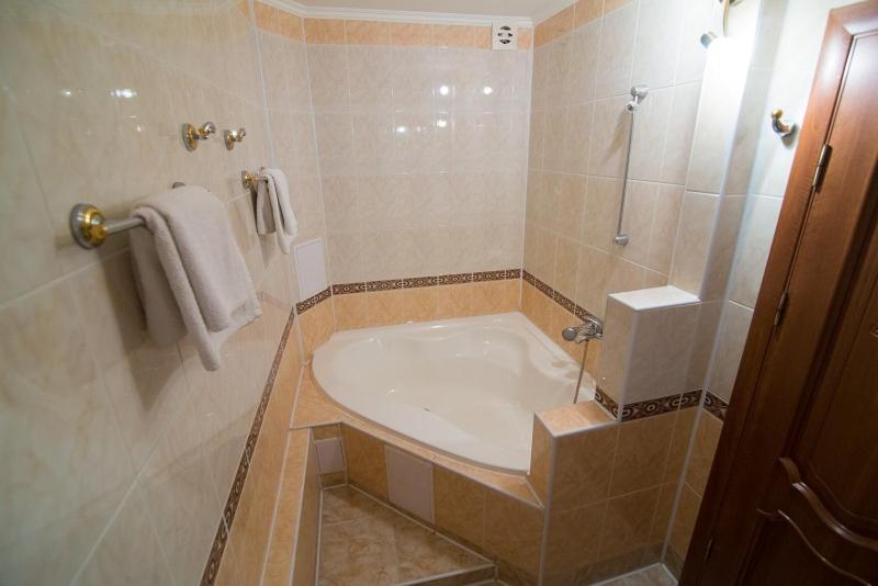 ARKADA Sanatorium Hotel Truskavec' Esterno foto